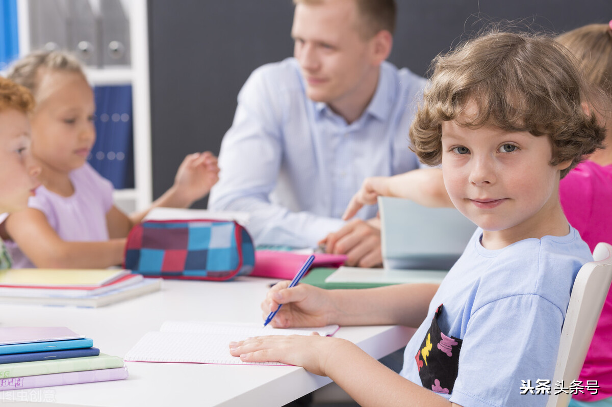 你上学时有这样的老师吗,我的童年有一个好老师