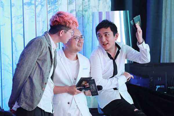 PDD、甄子丹加盟吐槽大会!网友翻出黑点:估计没人记得扔蛇梗了