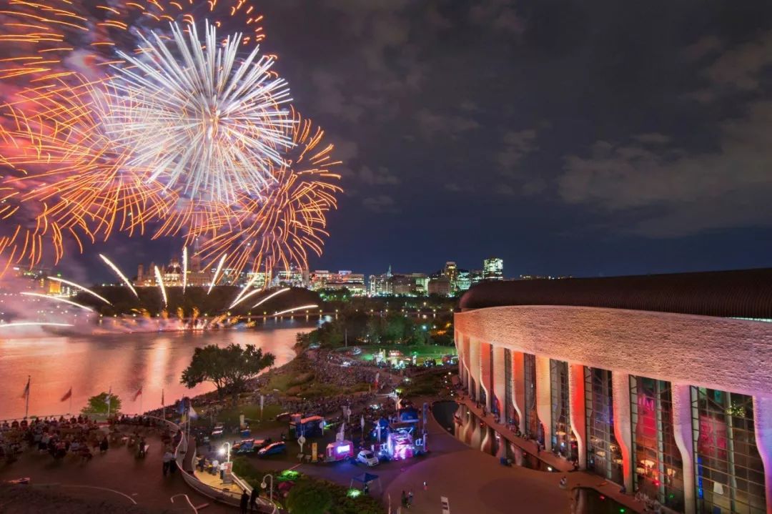 这场Dior杭州时装展，让我梦回2年前的加拿大