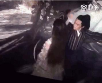 键盘上恨不得身家性命全堵上，只想问你为谁辛苦为谁忙？