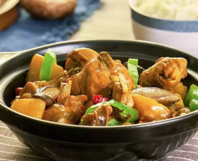 便利蜂西红柿炒鸡蛋的热量,便利蜂的青椒鸡丁