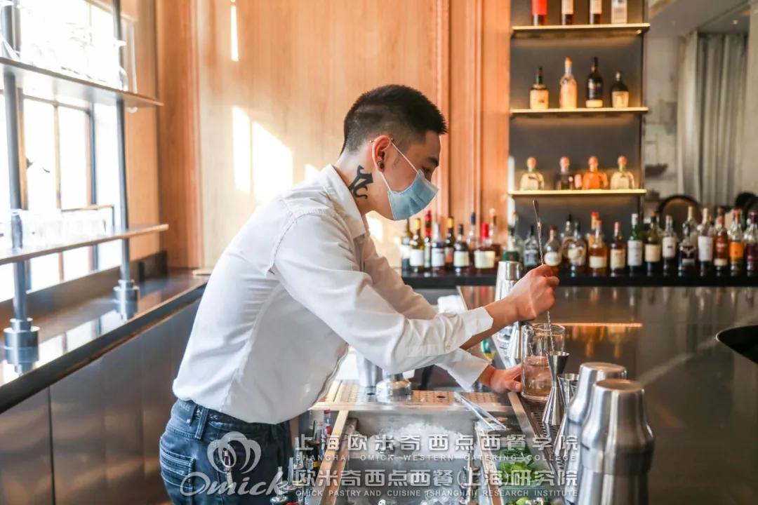 毕业生潘澄弘|在外滩十八号工作，是什么样的体验？