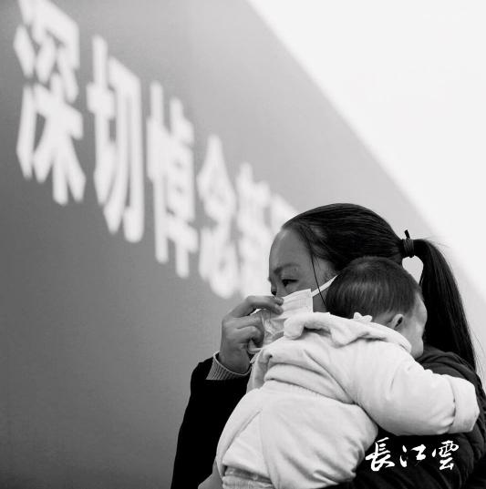 往来皆静默定格三分钟