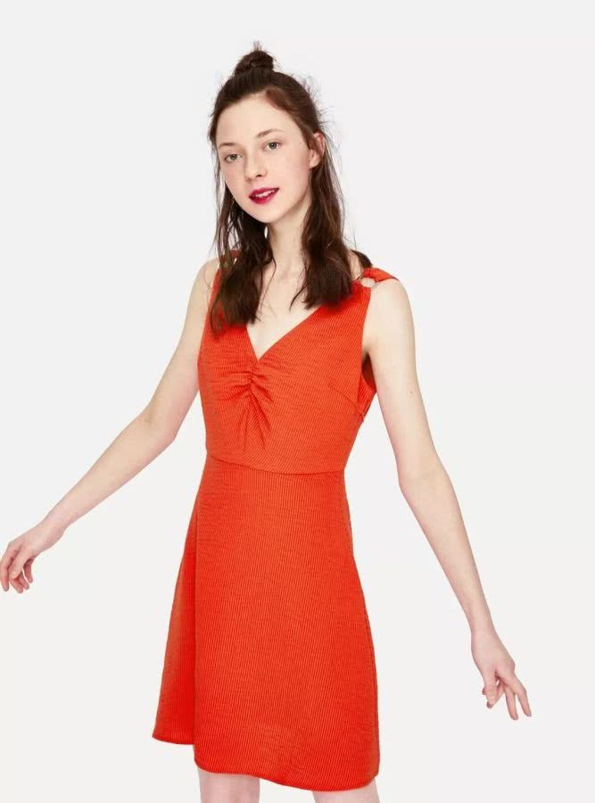 zara值得入手的连衣裙,zara新出的牛仔开叉连衣裙