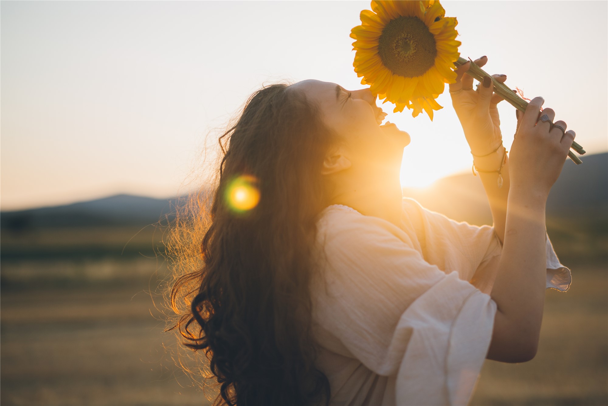 苦难中的人性光辉,苦难中见证人性的光辉