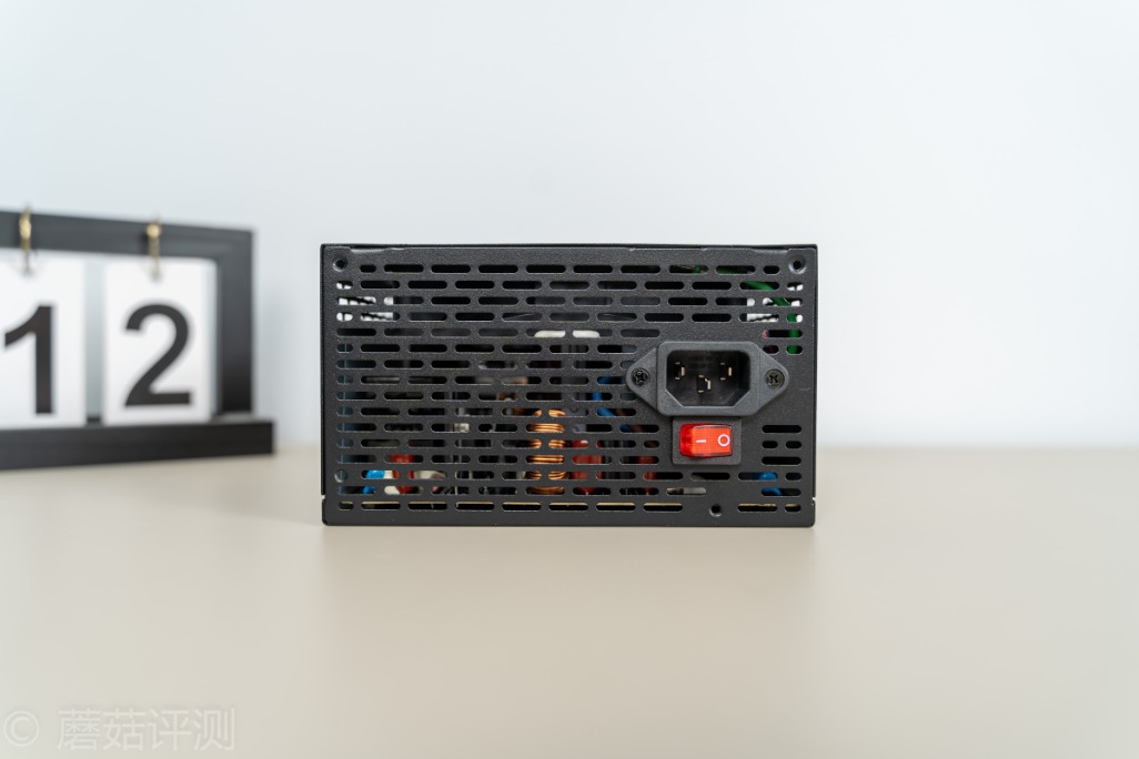 ttgt550金牌全模组电源,tt半模组电源550w