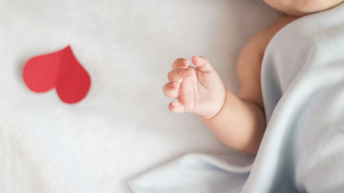 宝贝戴银手镯的危害和好处,长期戴银手镯对身体有危害吗