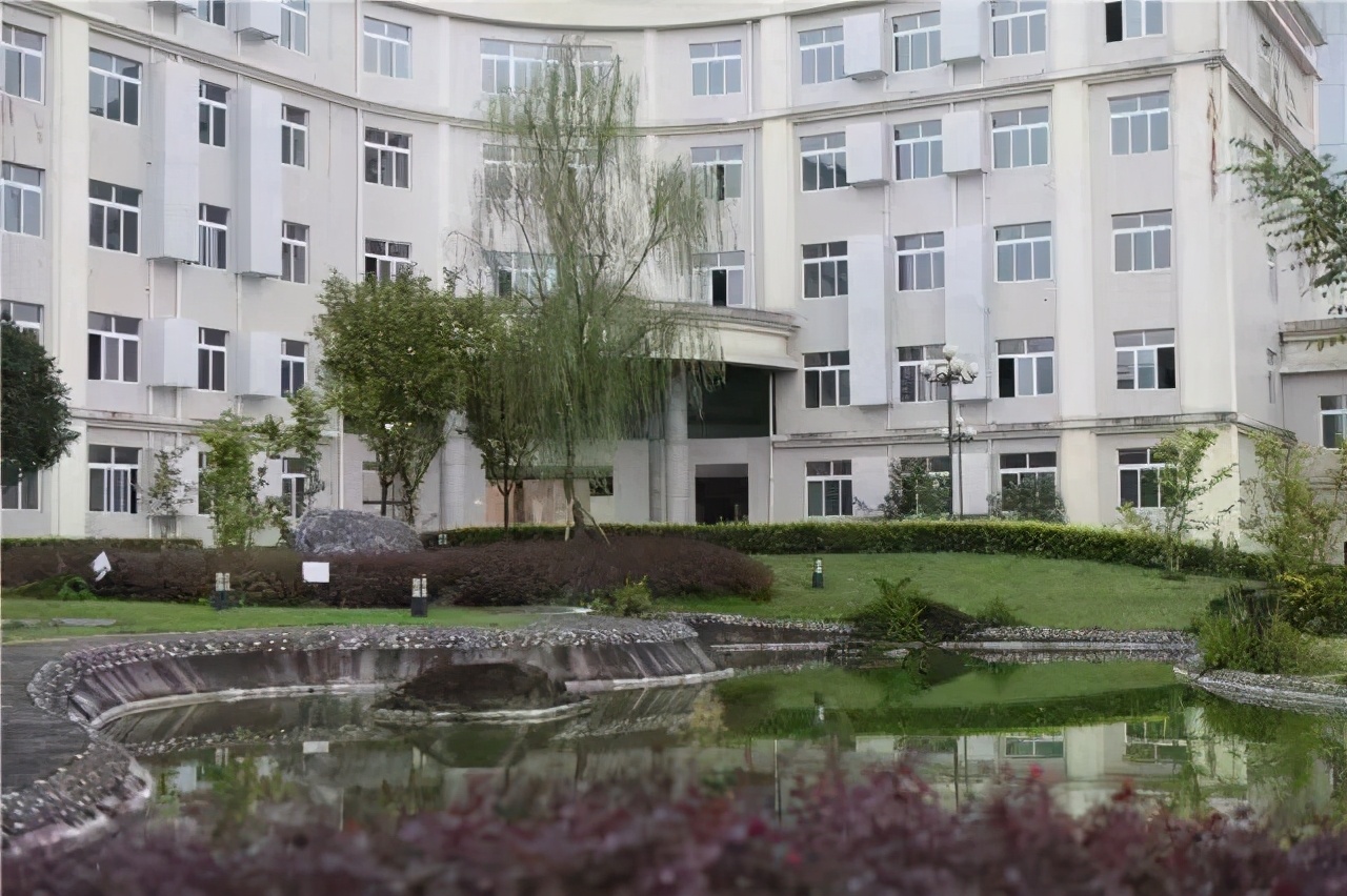 重庆哪所学校环境最好,重庆环境最差的学校