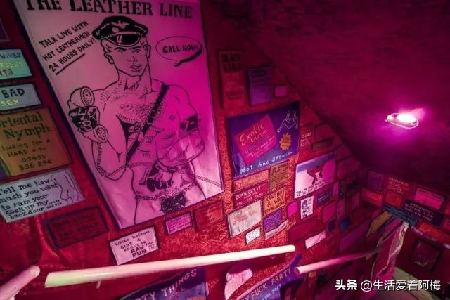 她开了间超市，卖的东西却全是假的，9000件商品，竟被一抢而空