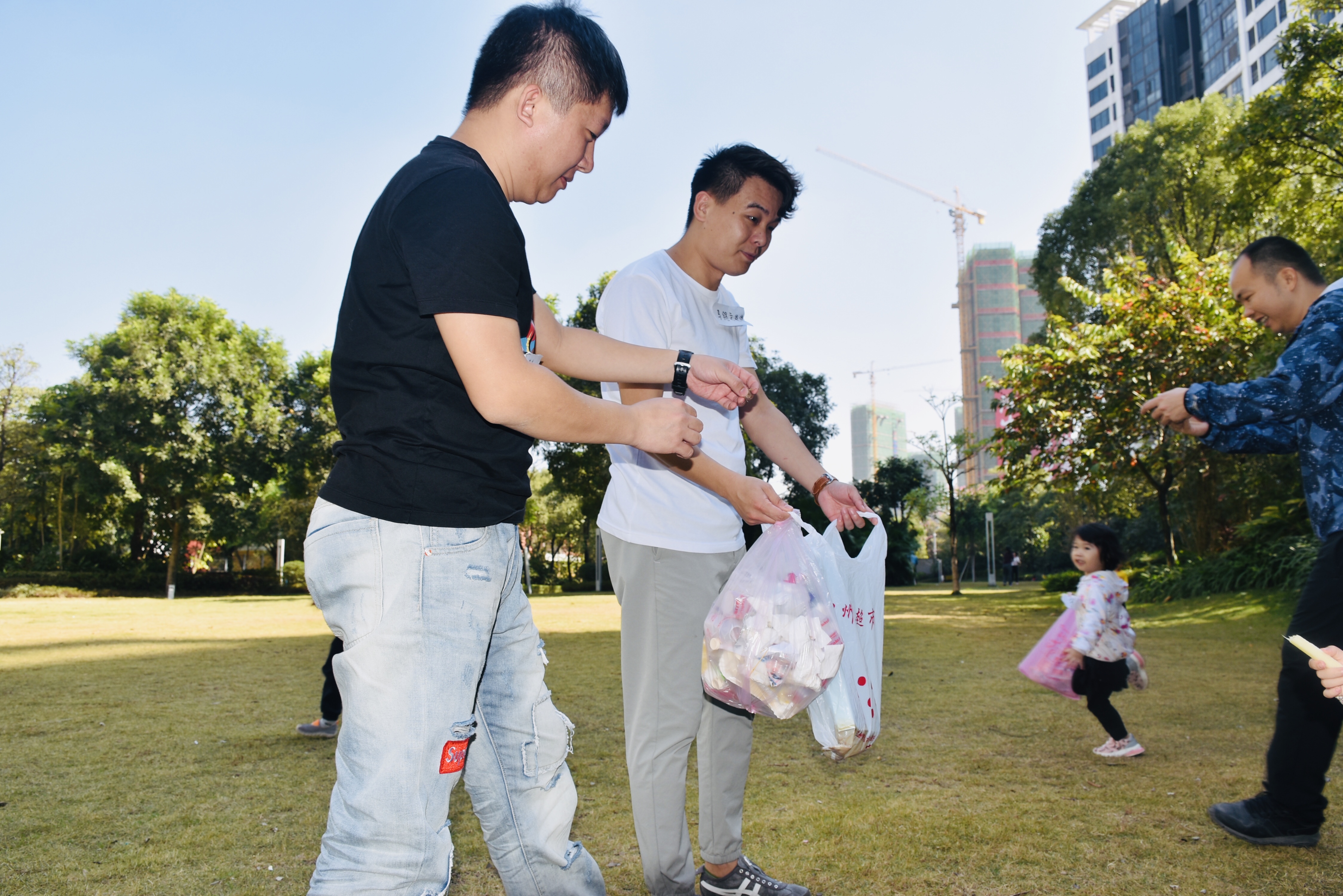 亲亲小二,我们约会吧!——记中信小二班环保主题野餐趴