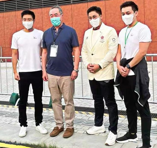 郭晶晶穿衣服十分简约,郭晶晶出席活动穿搭照片