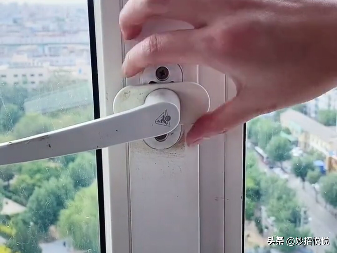 窗户刮风吱吱的响怎么维修,风大窗户会有刺耳声怎么修