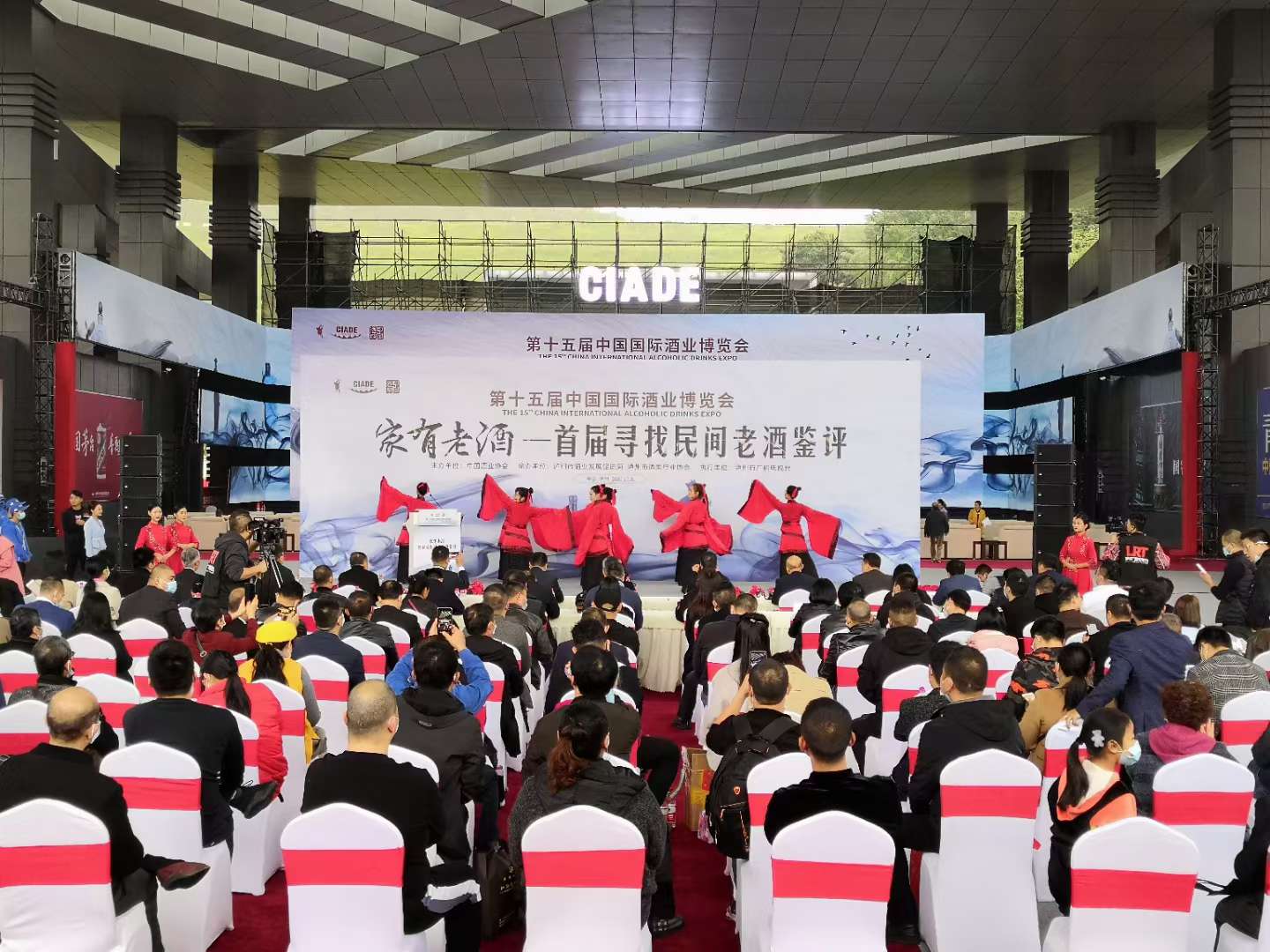 一瓶“不好喝”的老酒，让他热爱上了老酒事业！