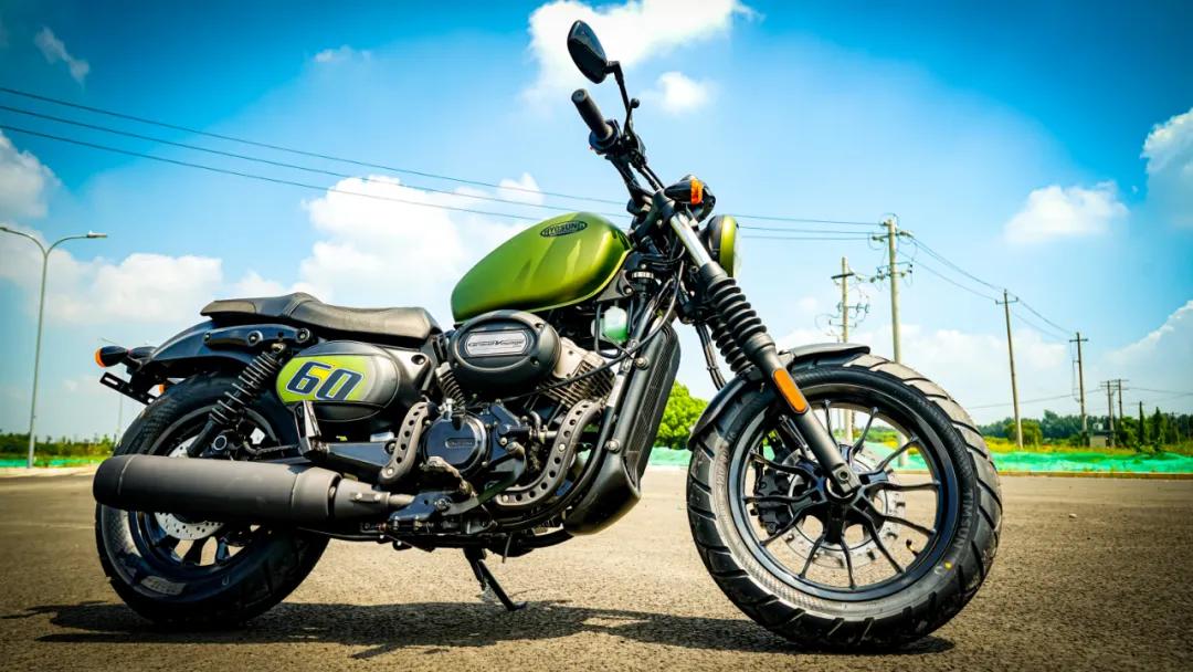 胖虎测评轻骑晓胜GV125S：唯一水冷V缸6气门21980元