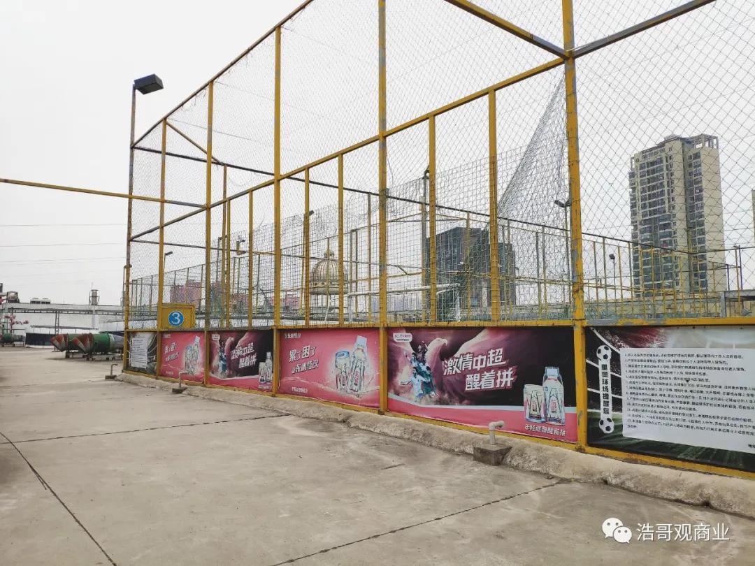 武汉在建专业足球场,武汉屋顶球场