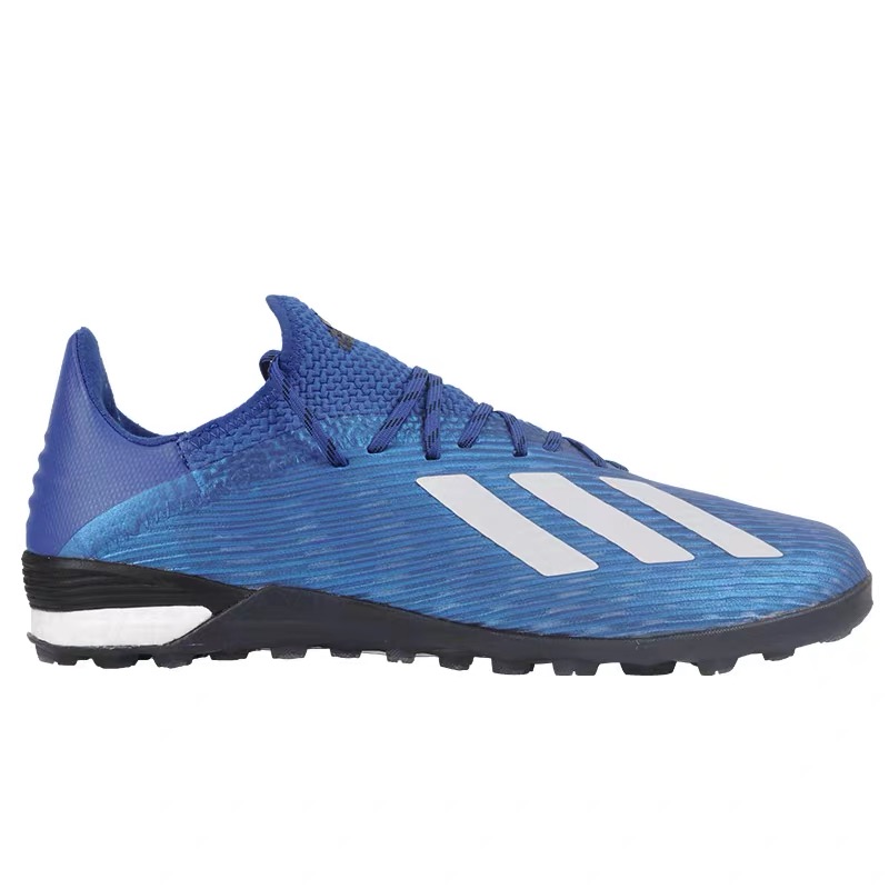 如何找到适合自己脚型的足球鞋,怎么选择合适自己脚的足球鞋