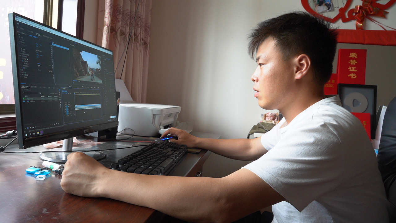 河北一小伙拍家乡风貌走红网络，为帮老乡们创收，通过短视频一年卖7万斤农产品