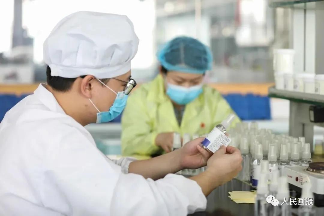 为防控疫情某工厂紧急生产消毒液,抗疫物资洗手液