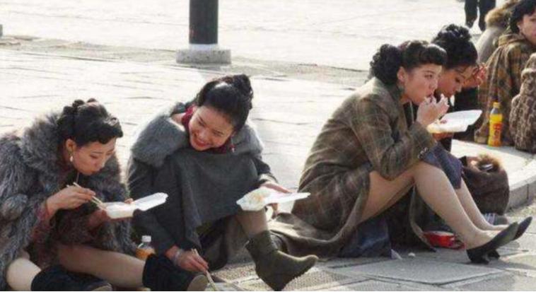 横店群演拜王宝强和赵丽颖,横店群演以王宝强激励自己