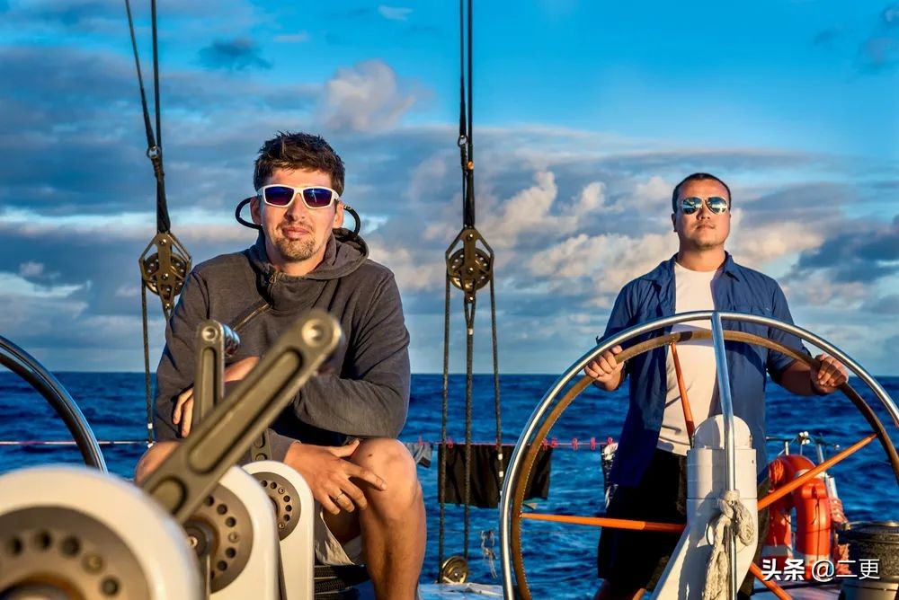 他35岁裸辞，搭顺风船环游世界，网友：还可以这么玩？