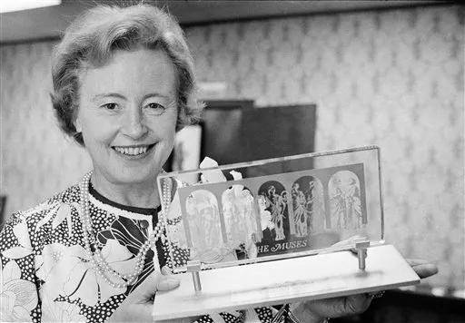 百岁天文学家的传奇：她使用望远镜与手摇计算机破解了星星的奥秘