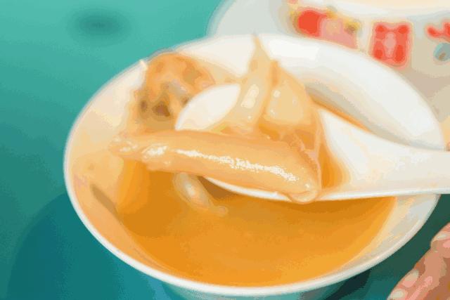 学会3个去皱小技巧，再也不怕鱼尾纹，25岁后也可以肆意大笑了