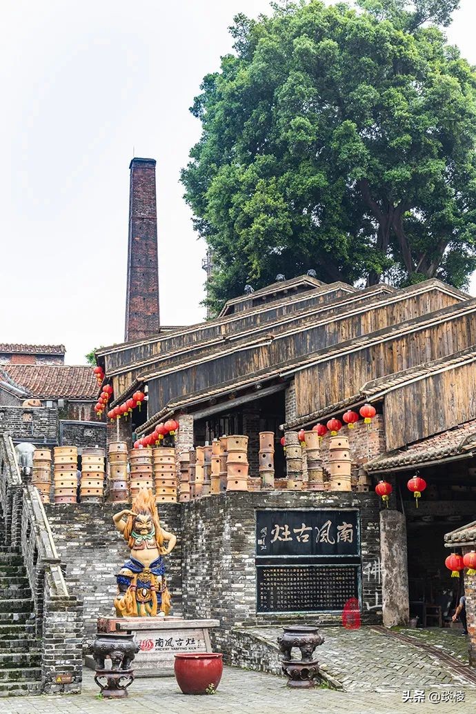 跑男去过的南风古灶，是世界上最古老的柴烧龙窑，至今仍在使用