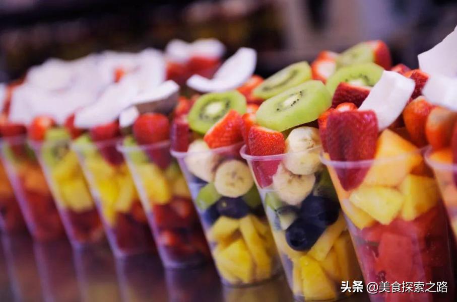 夜市小吃街摆地摊卖什么最赚钱,夜市摆摊做什么成本最低最赚钱