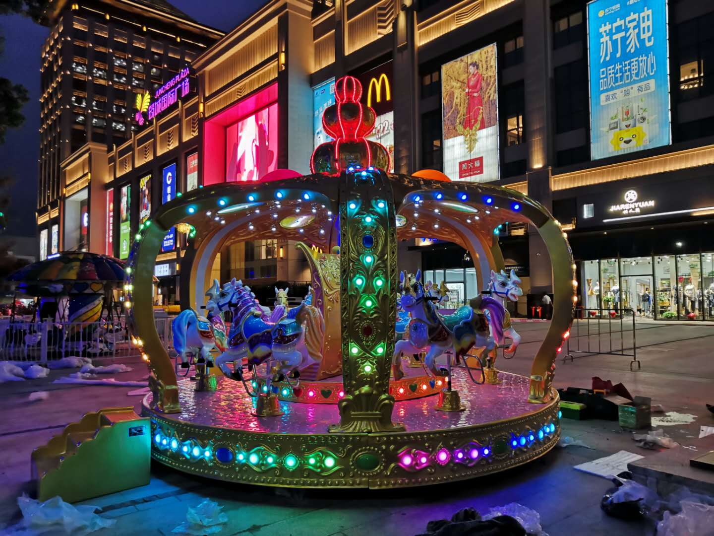 投资高档宴会酒店需要多少钱,投资一个中型碰碰车场需要多少钱