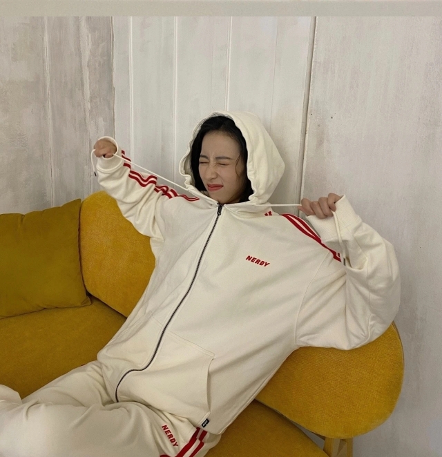 跟周雨彤学穿搭,周雨彤来自海洋的你穿搭