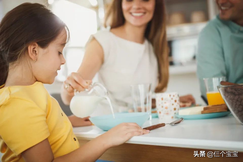 2岁儿童缺钙的10个信号,孩子出现三种情况已经严重缺钙