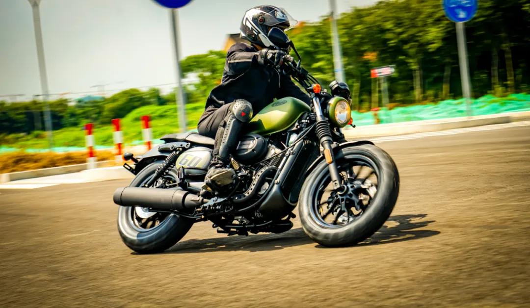 胖虎测评轻骑晓胜GV125S：唯一水冷V缸6气门21980元