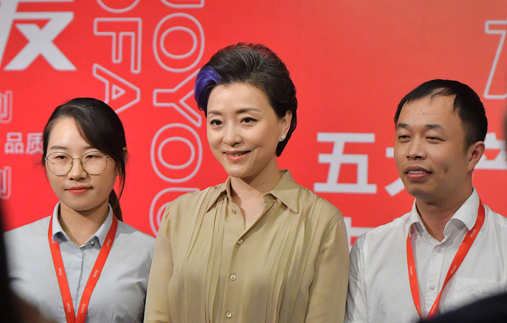 蓝发层次感,赵薇挑染