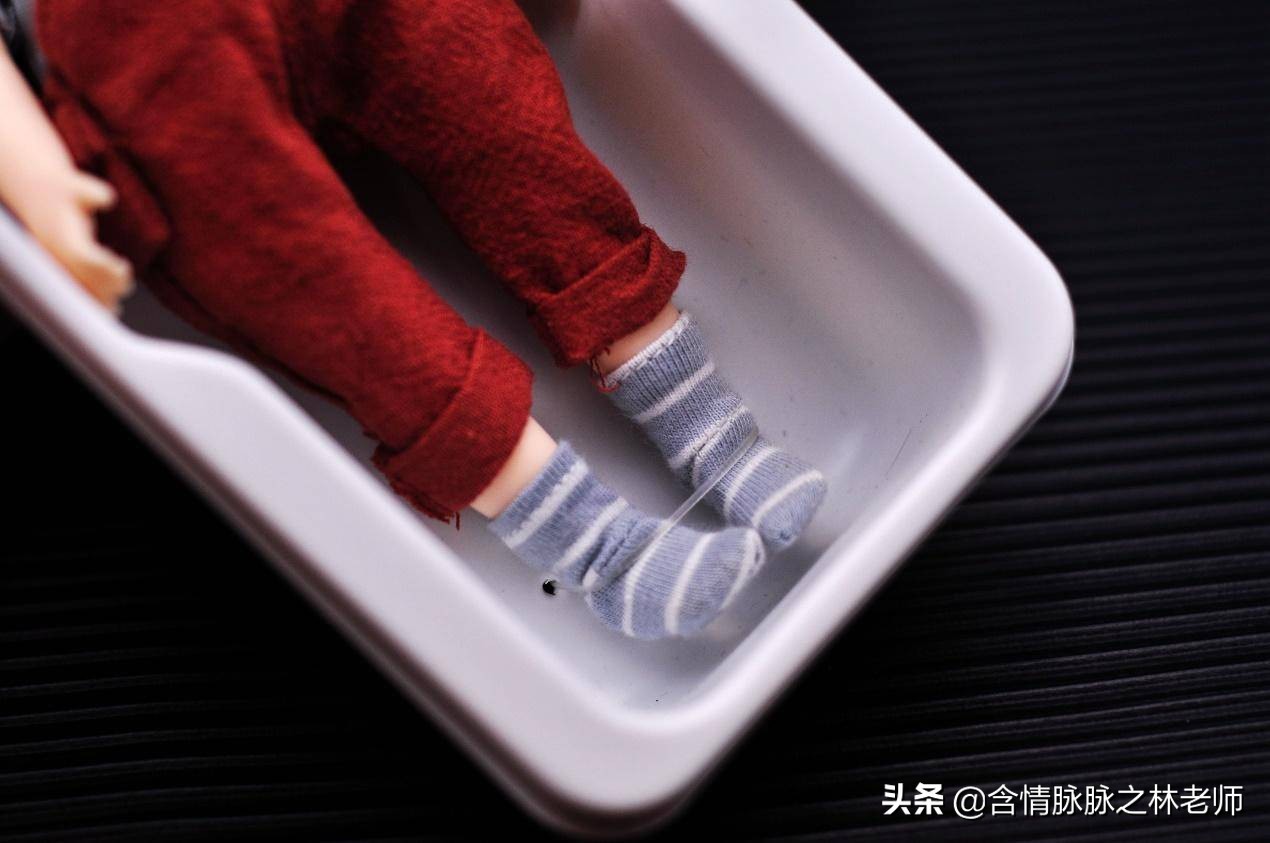 给女儿买了一个芭比娃娃,给女儿买60cm娃娃