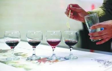 尼雅葡萄酒怎么辨别真假,西班牙真假葡萄酒怎么辨别