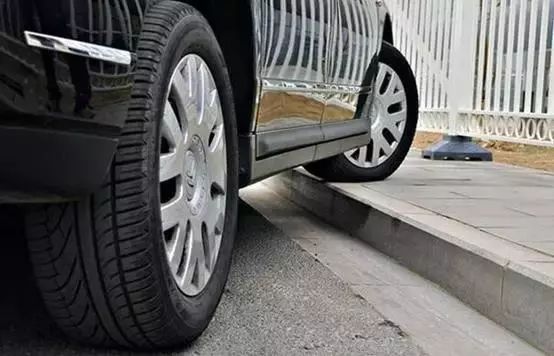 轮胎爆胎前十个征兆,轮胎爆胎3个前兆