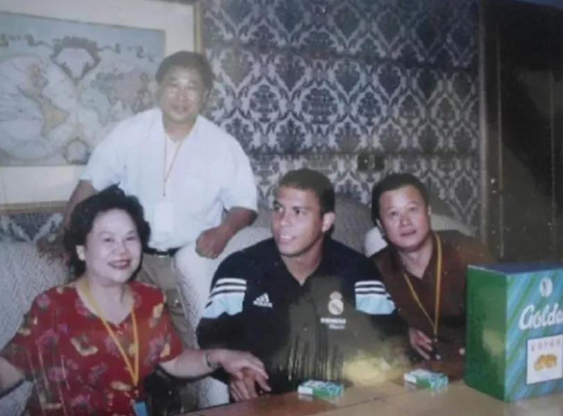 罗纳尔多广告事件,罗纳尔多打广告金嗓子