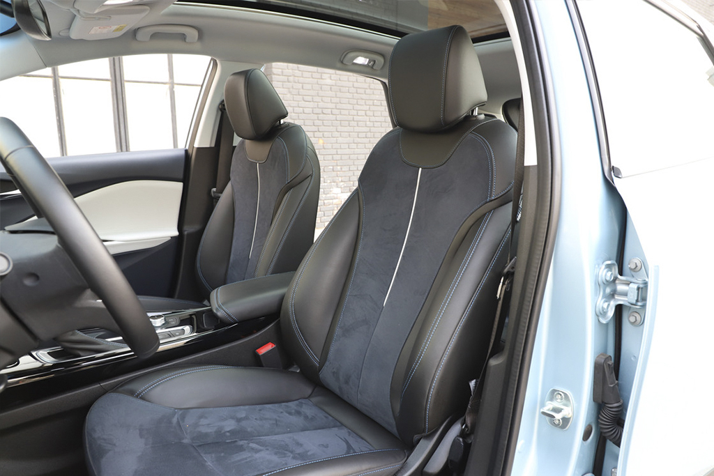 一台可以给你推背感的纯电小车,一辆让你骑着有幸福感的车子