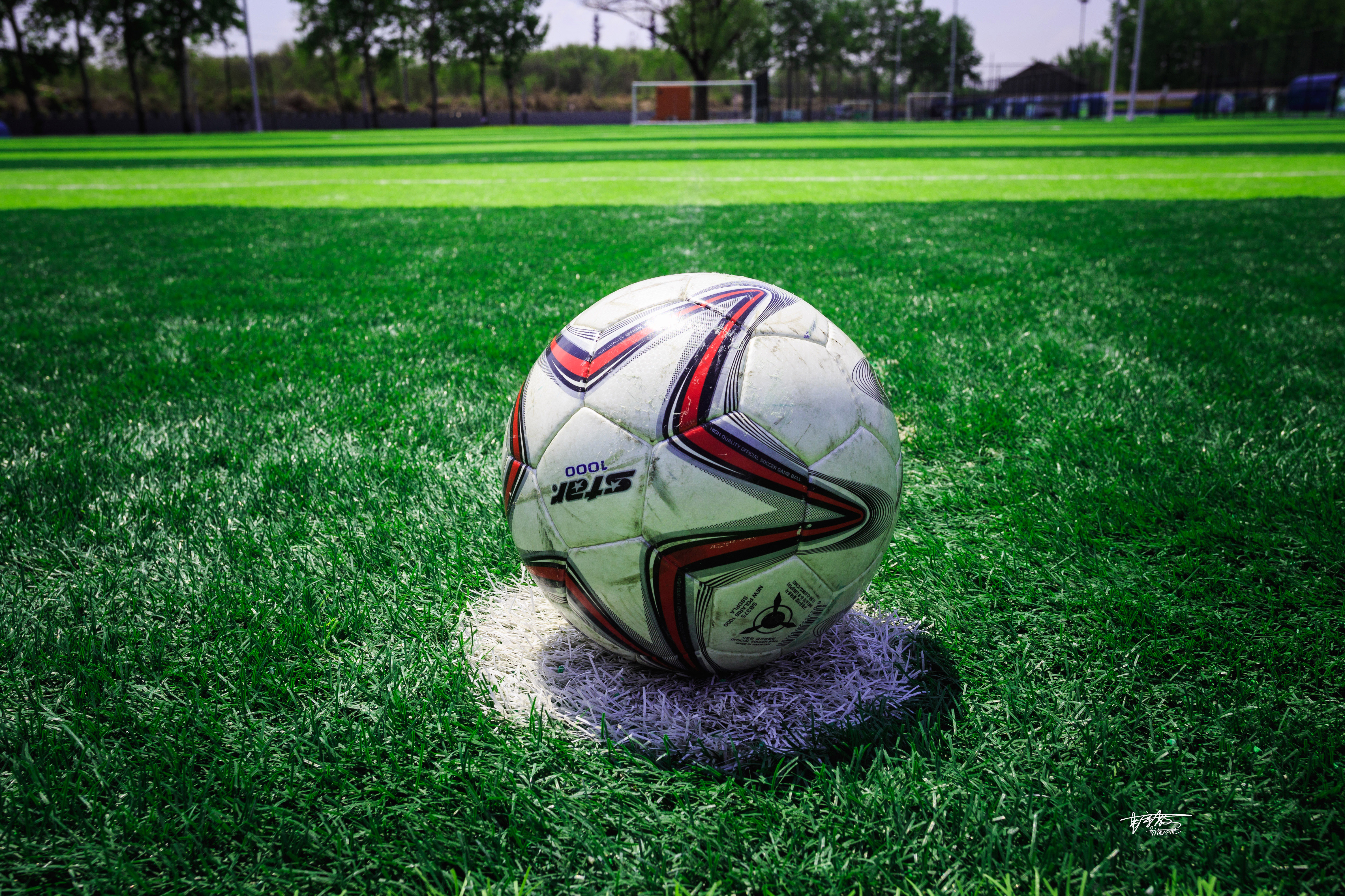 除了女人，男人的话题里，总是少不了“足球”两字