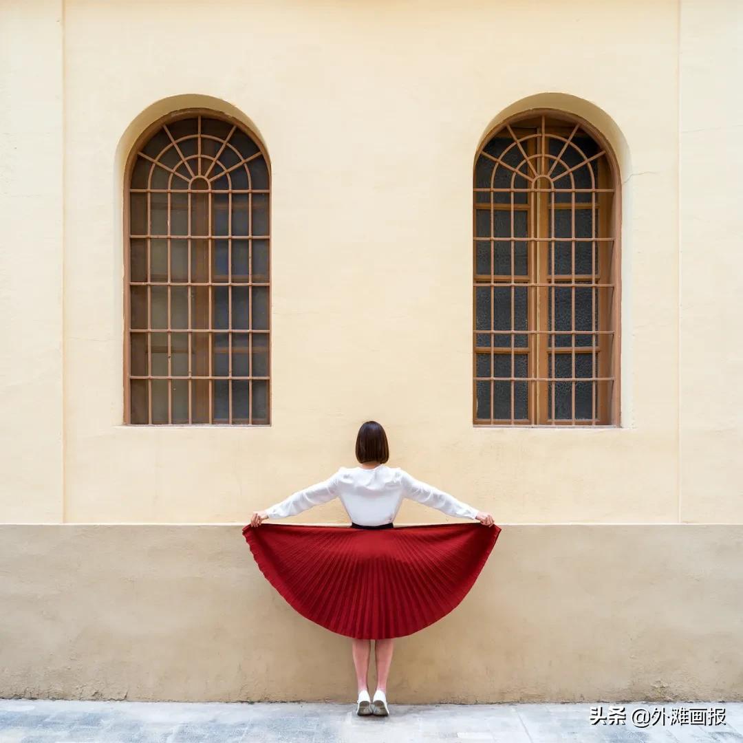 情侣旅行拍照片怎么拍出高级感,很火的一对情侣拍照很有技巧