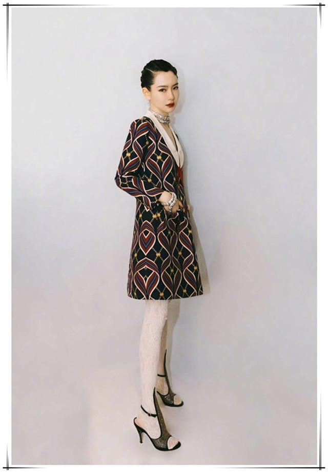 冬天穿什么样的裤袜最好看百搭,秋冬必备的连裤袜你选对了吗