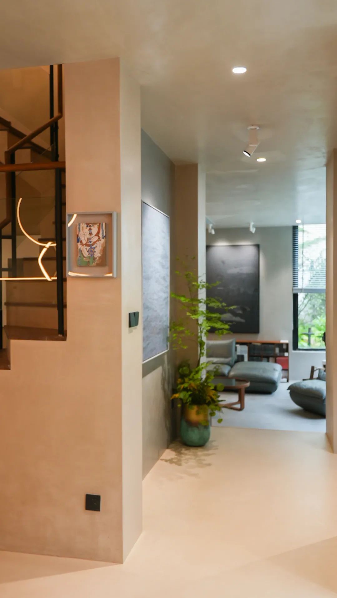 住在上海闹市400平的房子里，花开不败，开窗见池塘，太羡慕了