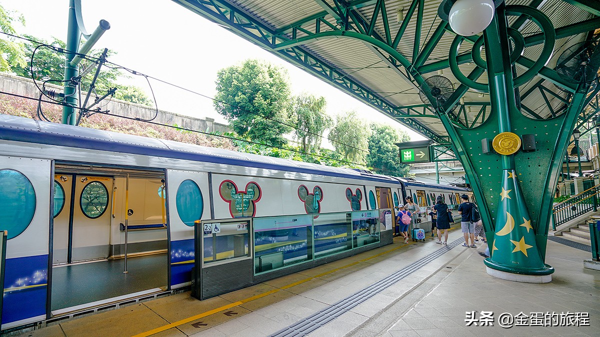 你应该能猜到，目前世界上最惨淡迪士尼乐园就是香港了，确实惨