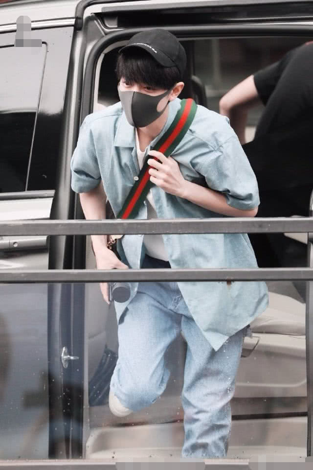 肖战王一博快本彩排路透,王一博在快本对肖战说的话