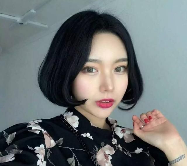 头发烫内扣能保持多久,做内扣发型时上面头发要软化吗