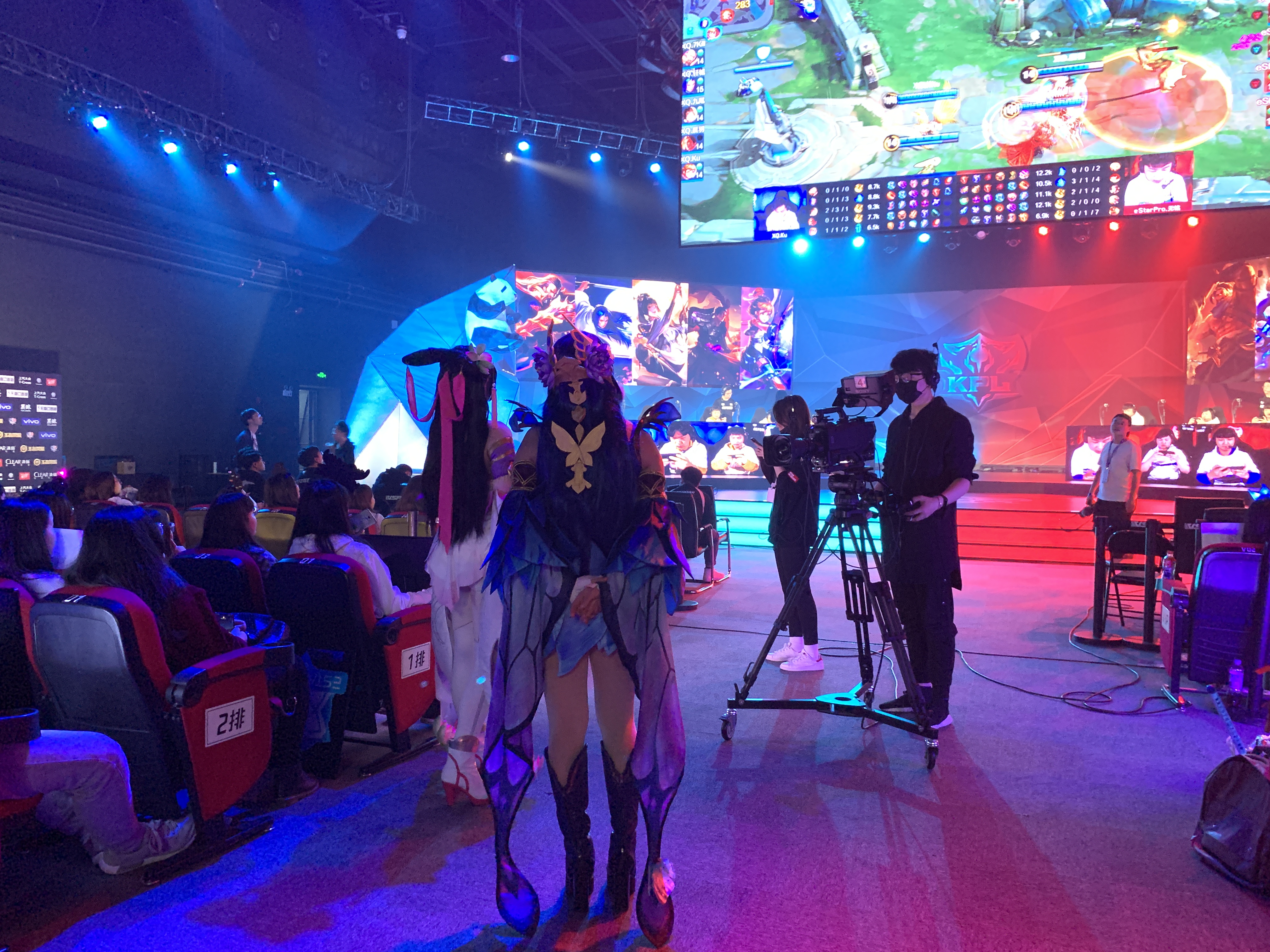 太古里滑板小哥,滑板男孩太古里