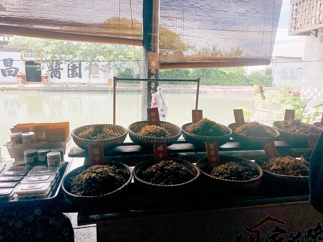 听戏享受这悠闲时光,听戏喝酒自在逍遥