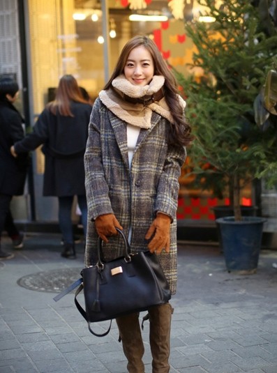 不同颜色的大衣穿法,灰色呢子大衣里面穿什么颜色好看