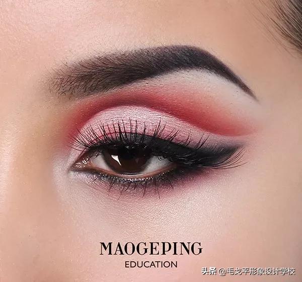 欧式眼妆怎么化妆好看,欧式深眼窝眼妆画法技巧