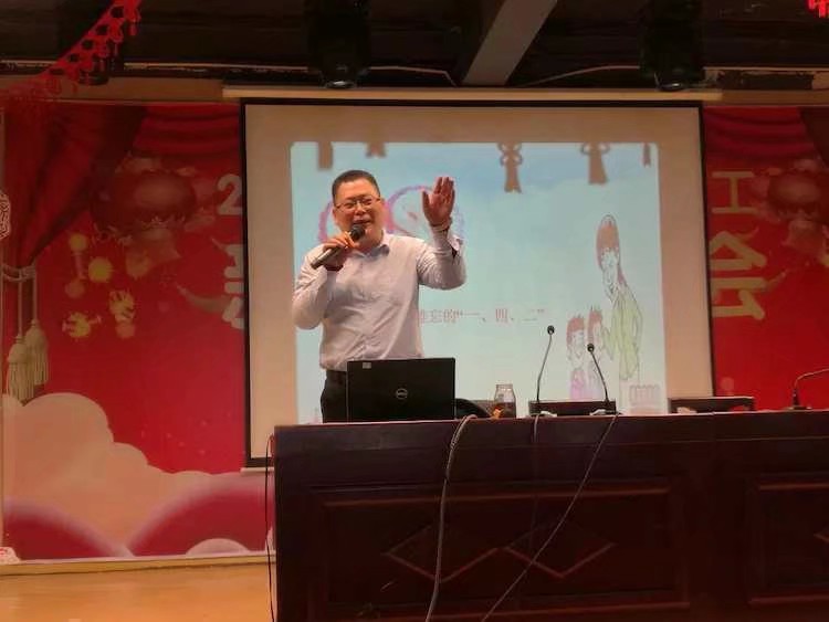 情洒校园爱融心田——观《嗝嗝老师》影视有感